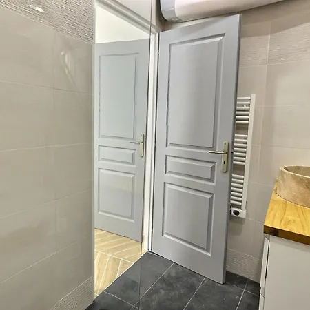Des Appartements Au Calme Dans Un Immeuble Historique Beziers Exterior photo